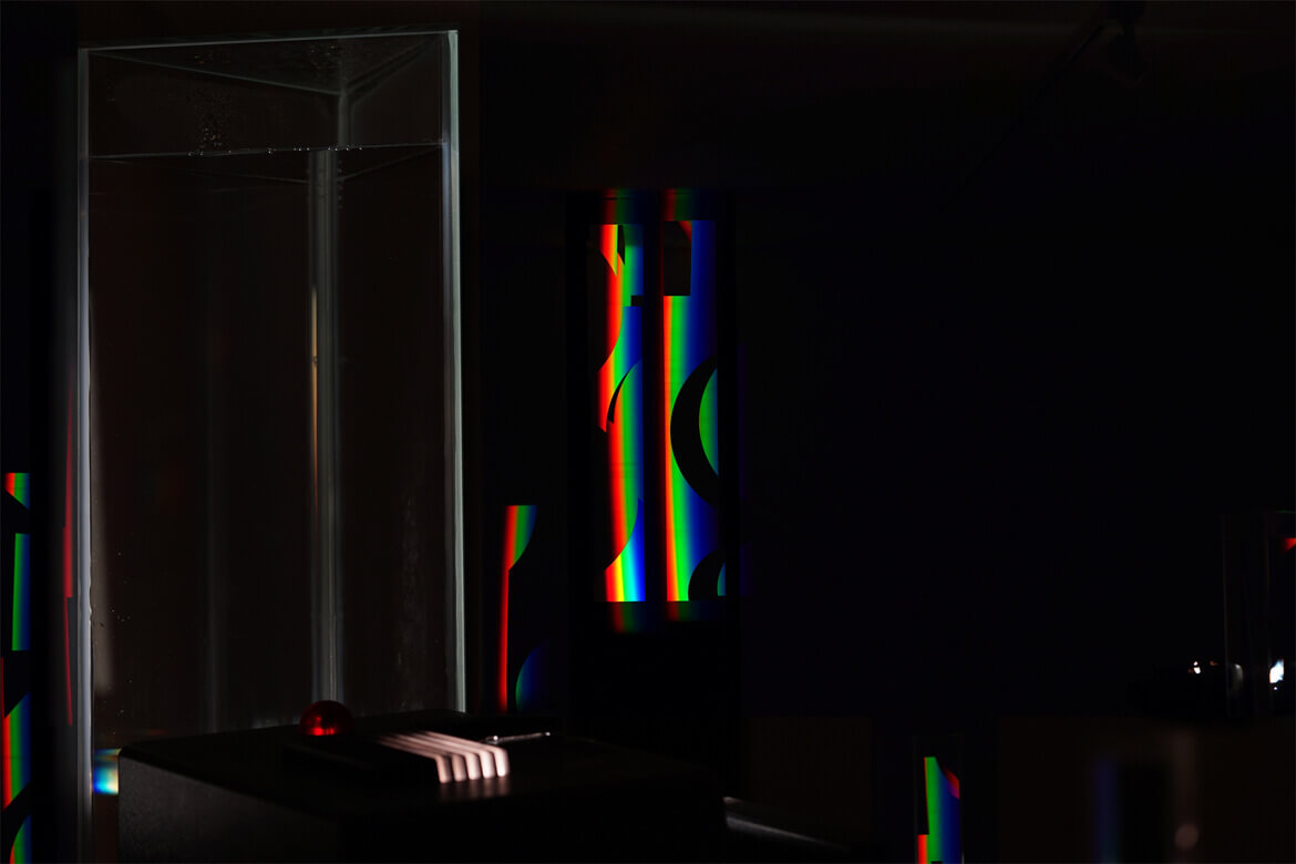Eine Installation mit prismatischem Licht von Künstler Ingo Nussbaumer
